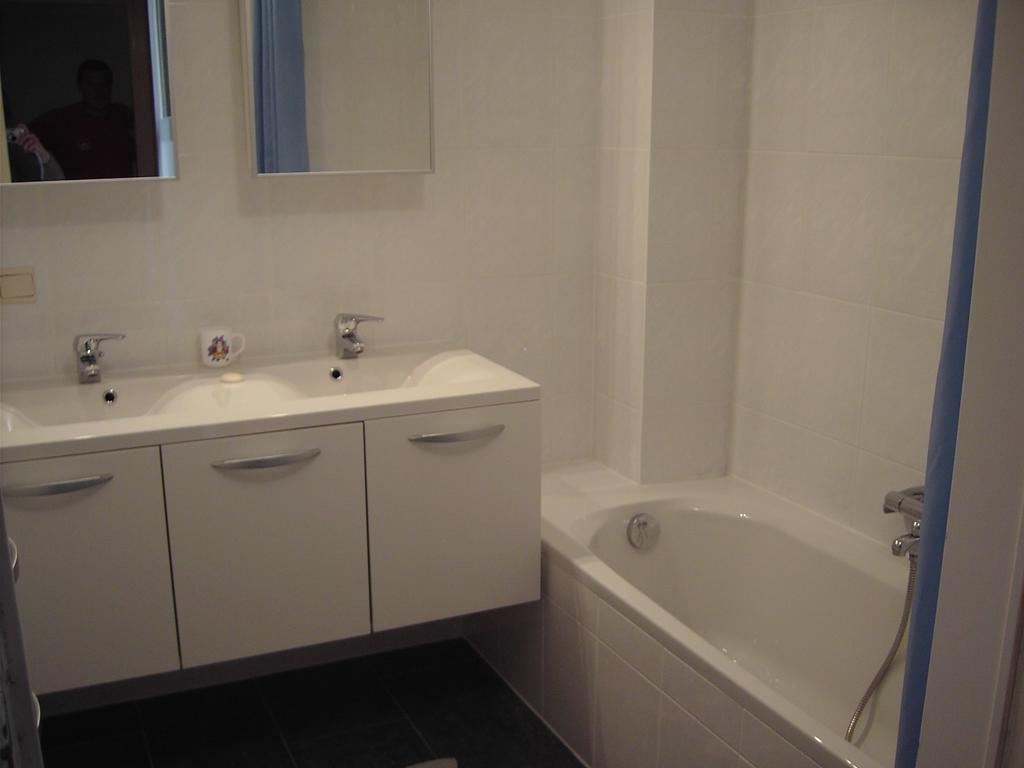 Apartment Hertstraat Остенде Номер фото